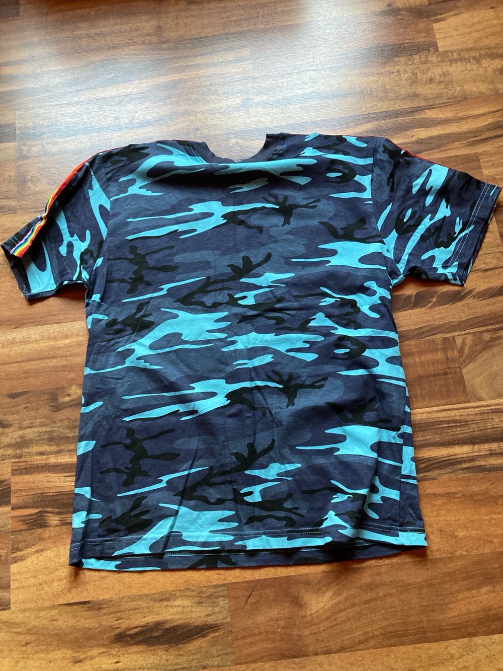 Reclaimed Vintage Men’s Medium blue camo pattern short sleeve t shirt